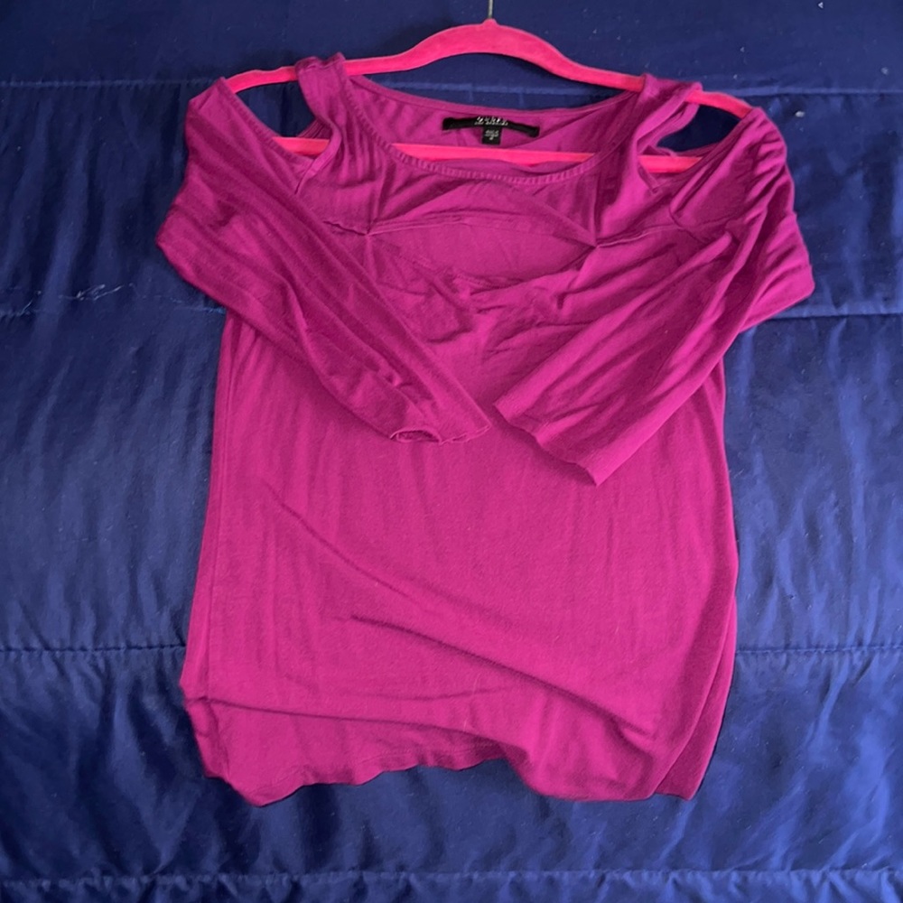Magenta guess shirt